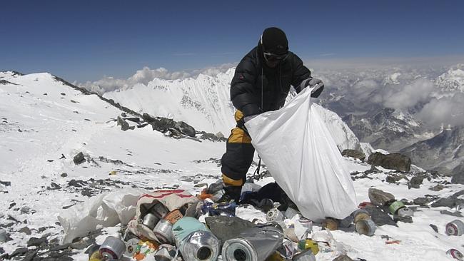 Nepal to force Everest climbers to collect rubbish